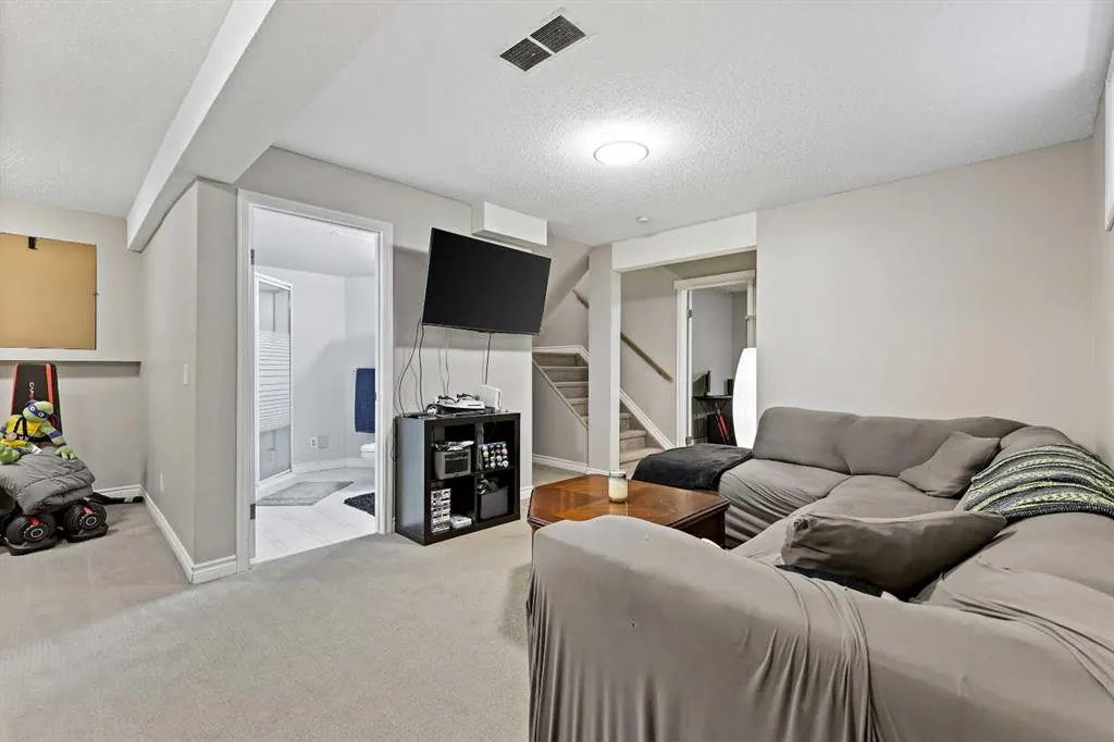 32 Millrise Crescent SW