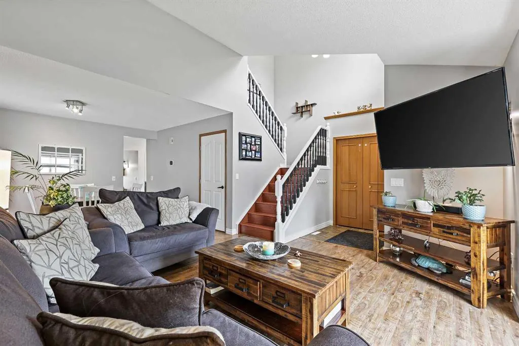 32 Millrise Crescent SW
