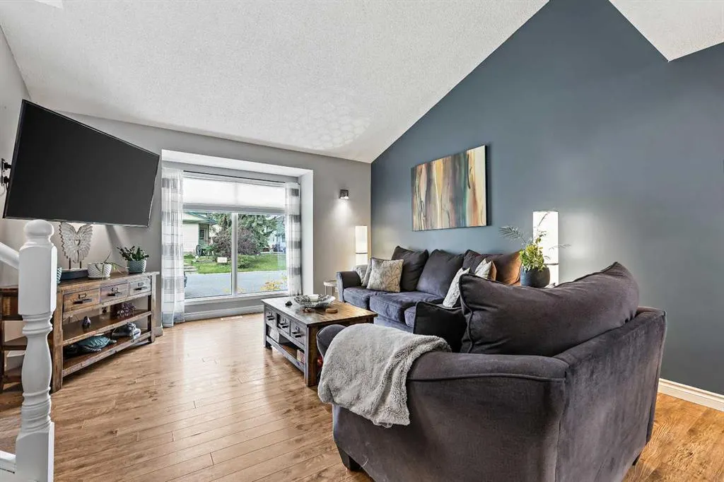 32 Millrise Crescent SW