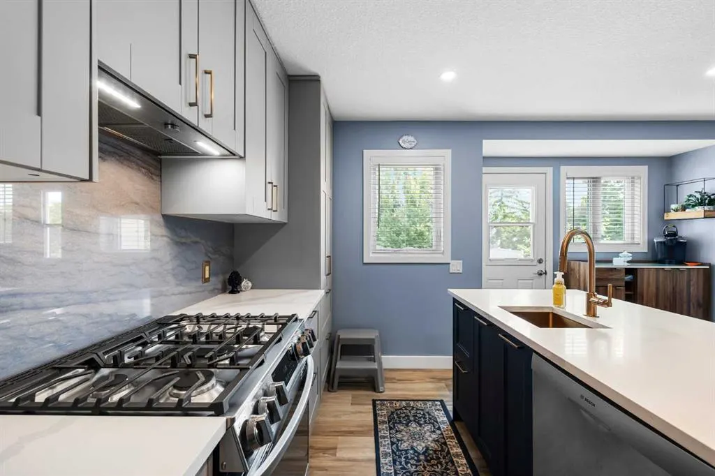 92 Tuscany Way NW