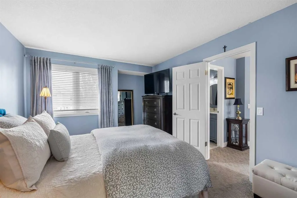 92 Tuscany Way NW