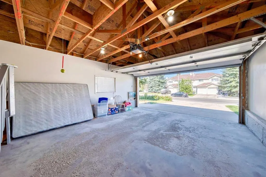 247 SHAWINIGAN Drive SW