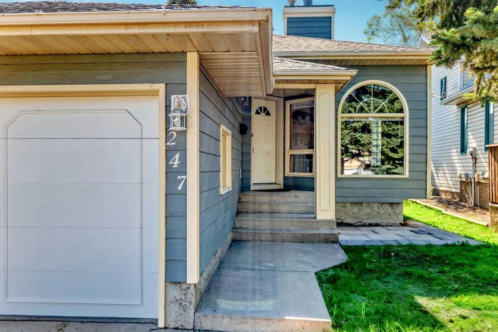 247 SHAWINIGAN Drive SW