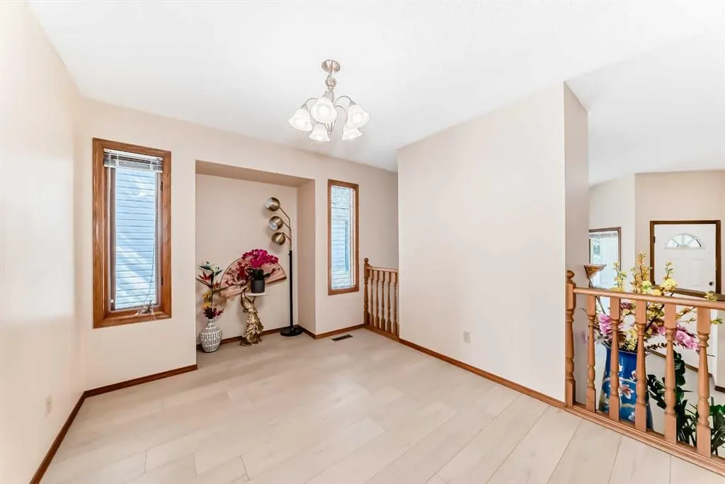 247 SHAWINIGAN Drive SW