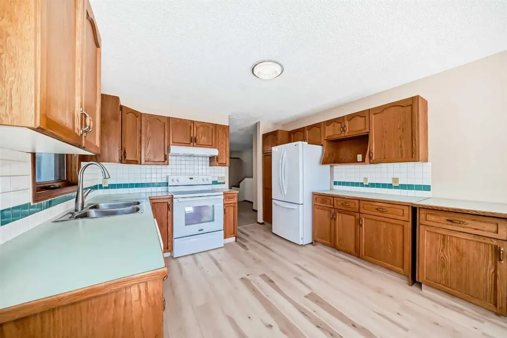 247 SHAWINIGAN Drive SW