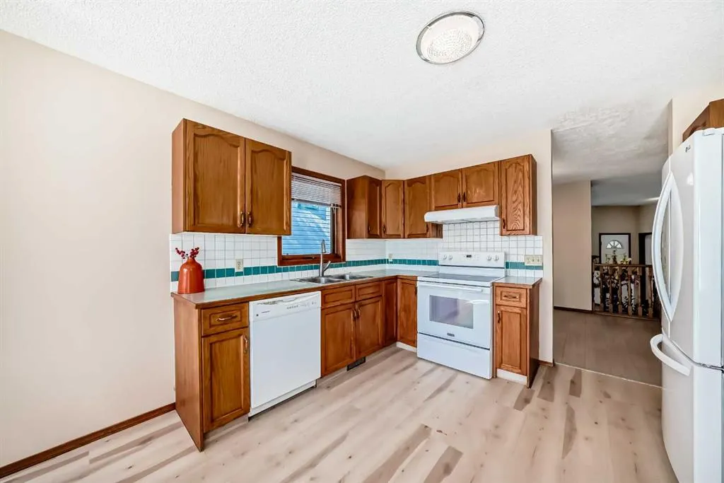 247 SHAWINIGAN Drive SW