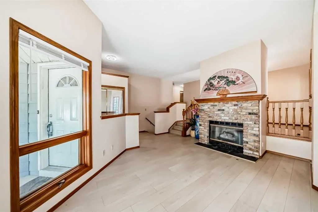 247 SHAWINIGAN Drive SW