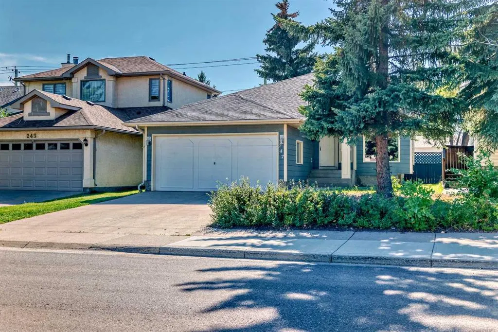 247 SHAWINIGAN Drive SW