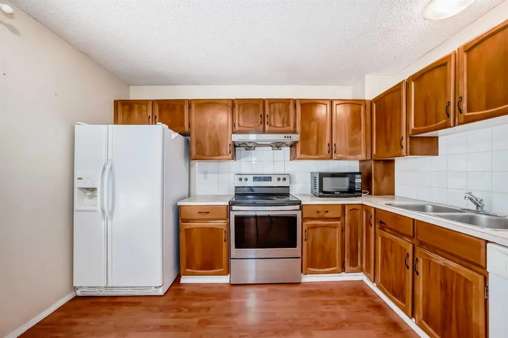 152 Edgedale Way NW