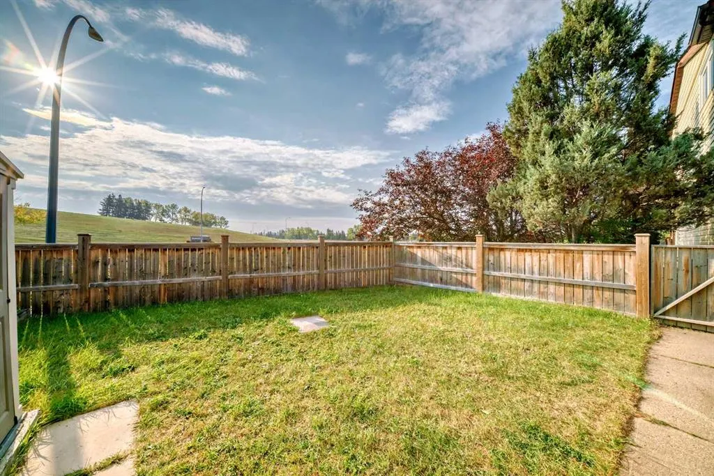 152 Edgedale Way NW