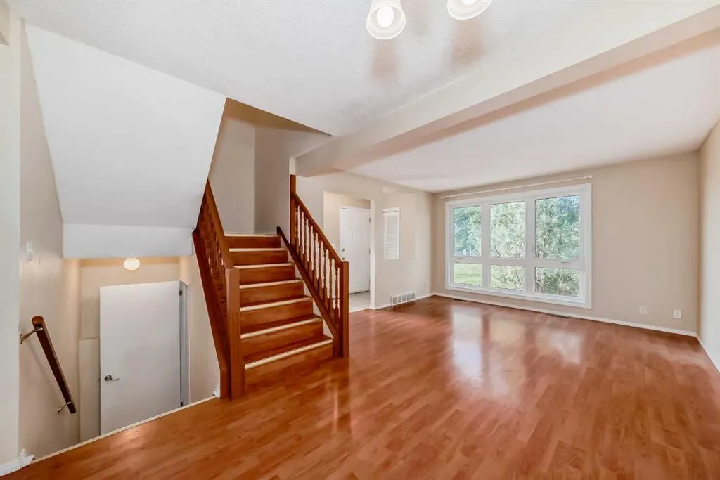 152 Edgedale Way NW