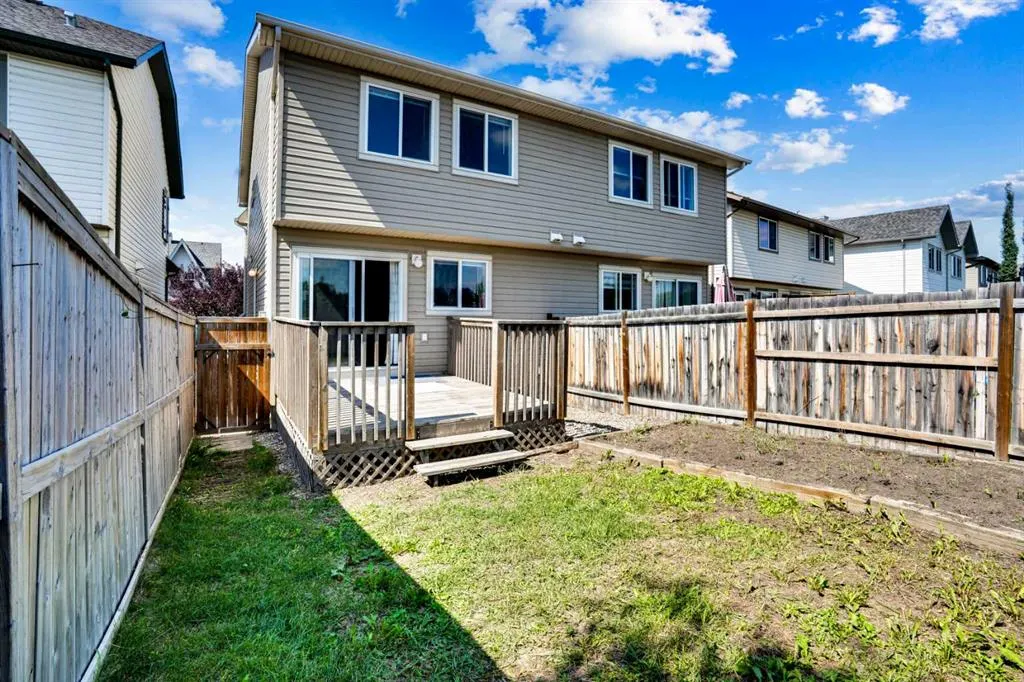 221 Elgin Meadows Park SE
