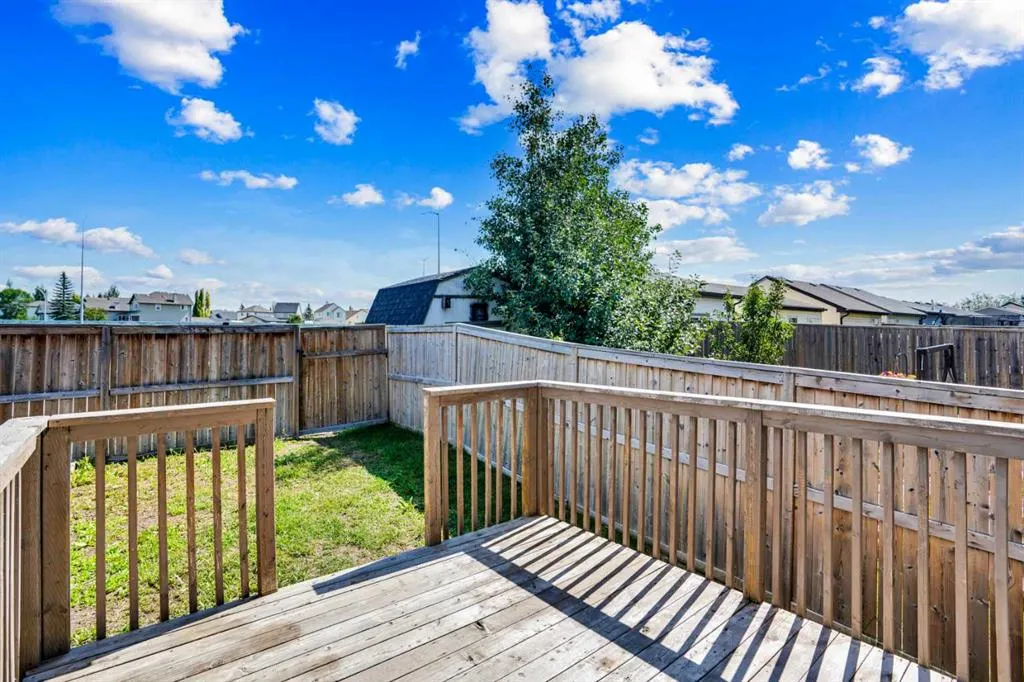 221 Elgin Meadows Park SE