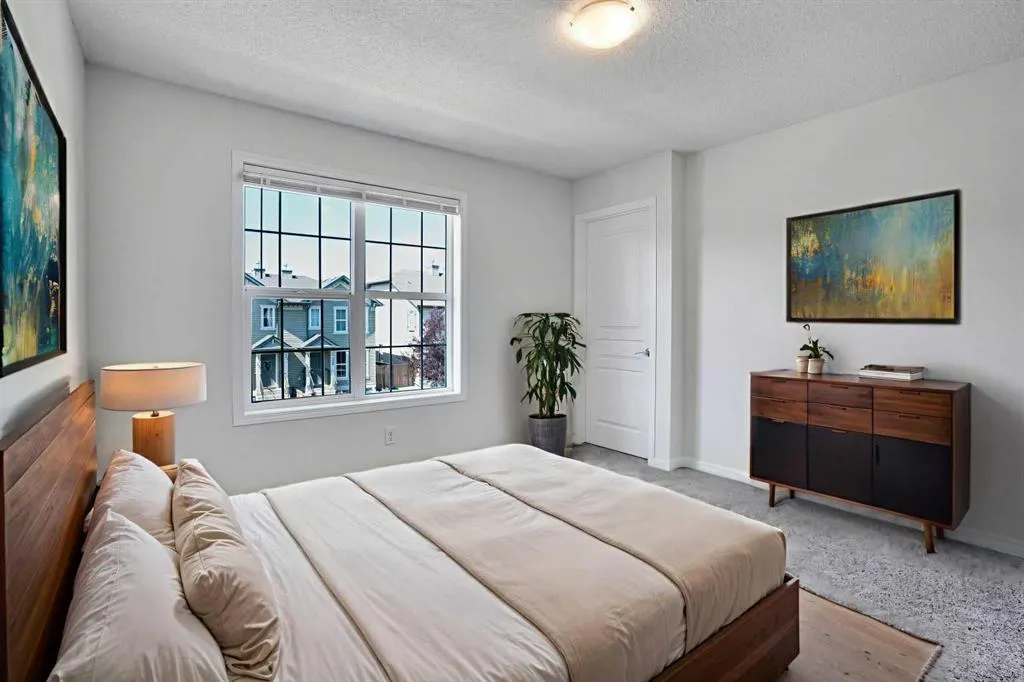 221 Elgin Meadows Park SE