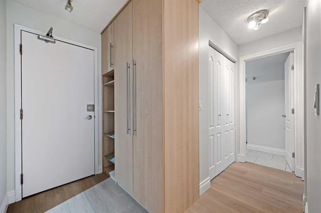 630 57 Avenue SW, #207