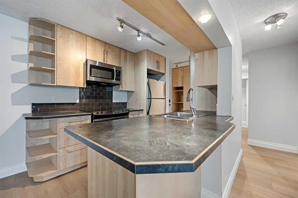 630 57 Avenue SW, #207