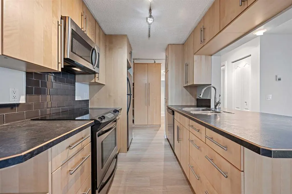 630 57 Avenue SW, #207