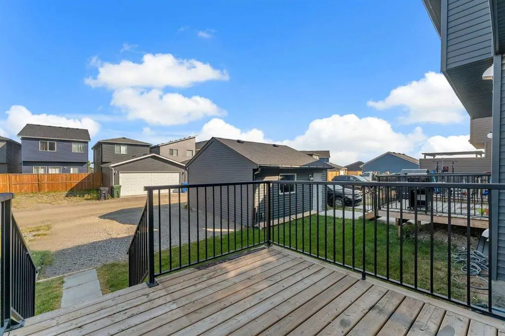 60 Howse Rise NE