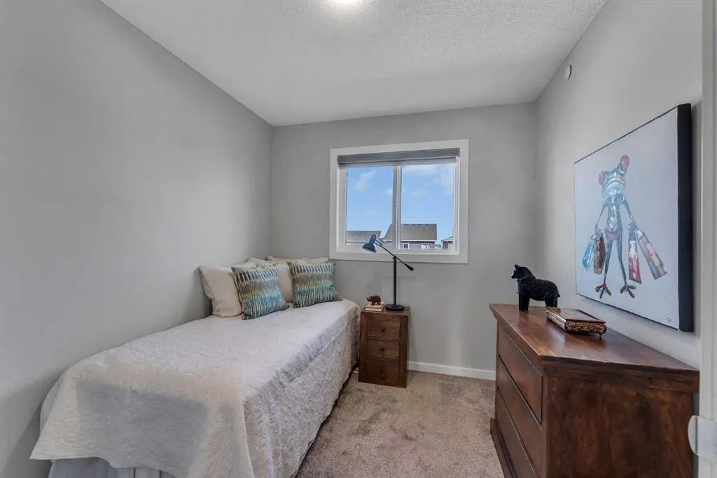 60 Howse Rise NE