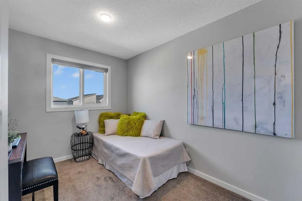 60 Howse Rise NE