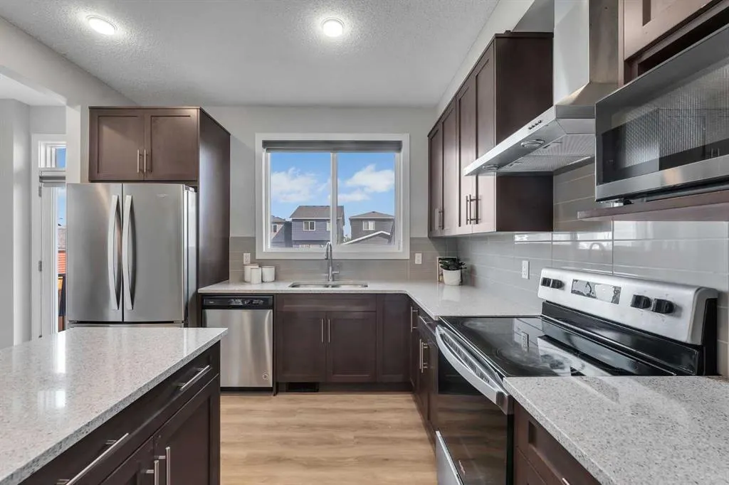60 Howse Rise NE