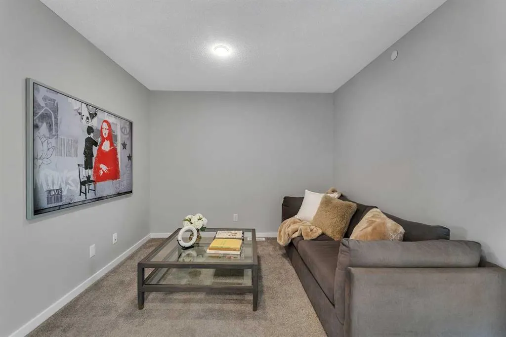 60 Howse Rise NE
