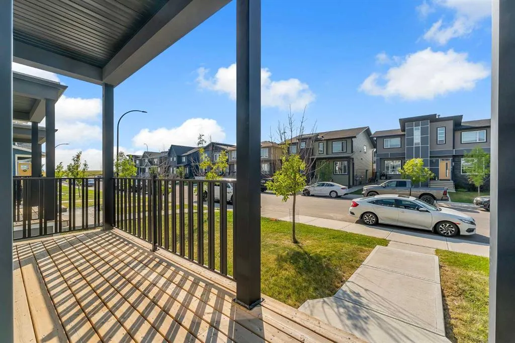 60 Howse Rise NE