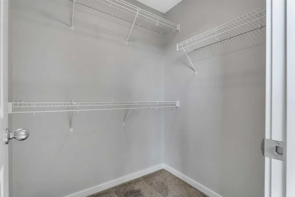 60 Howse Rise NE