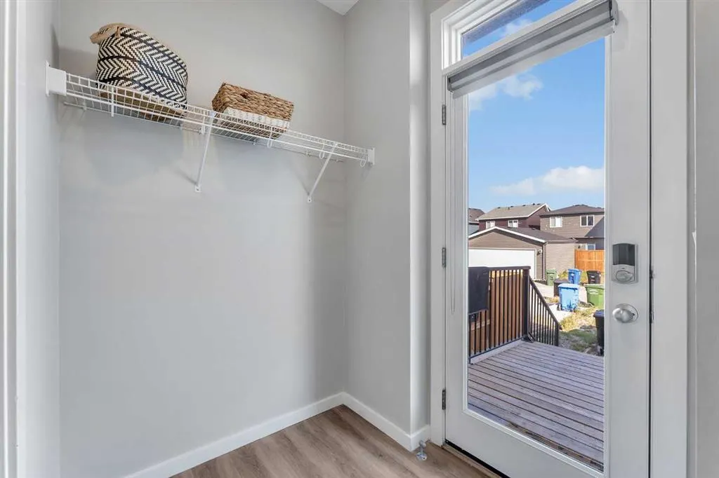 60 Howse Rise NE