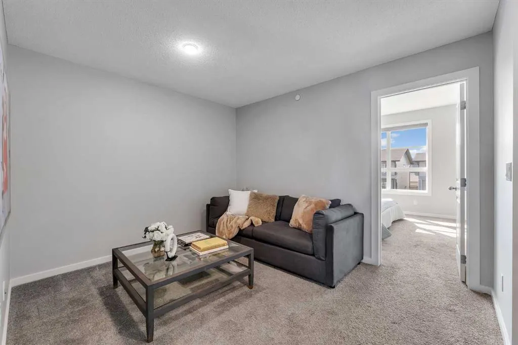 60 Howse Rise NE
