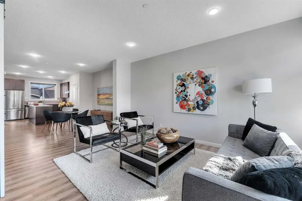 60 Howse Rise NE