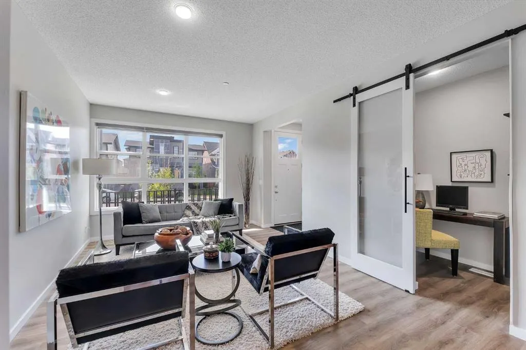 60 Howse Rise NE