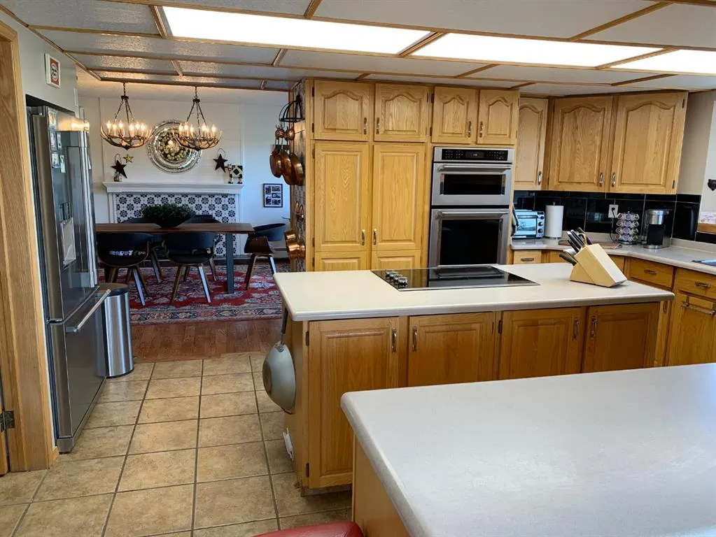 121 7 Street W