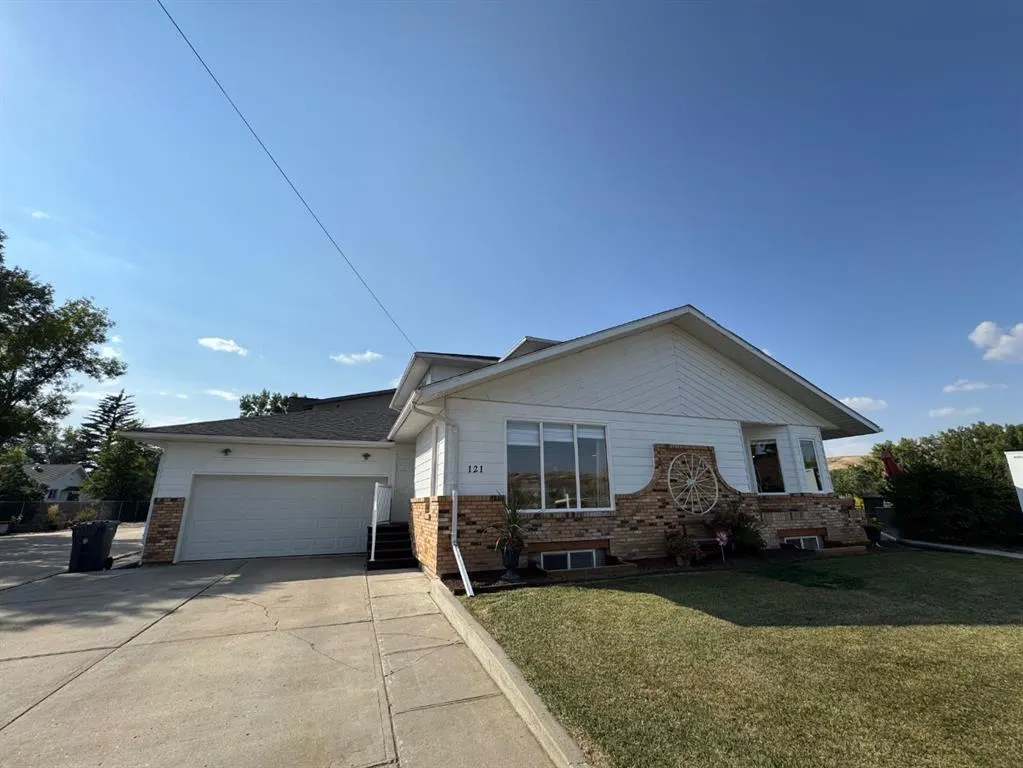 121 7 Street W