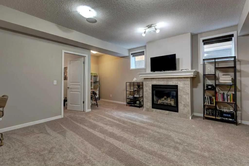 220 Cranford Crescent SE