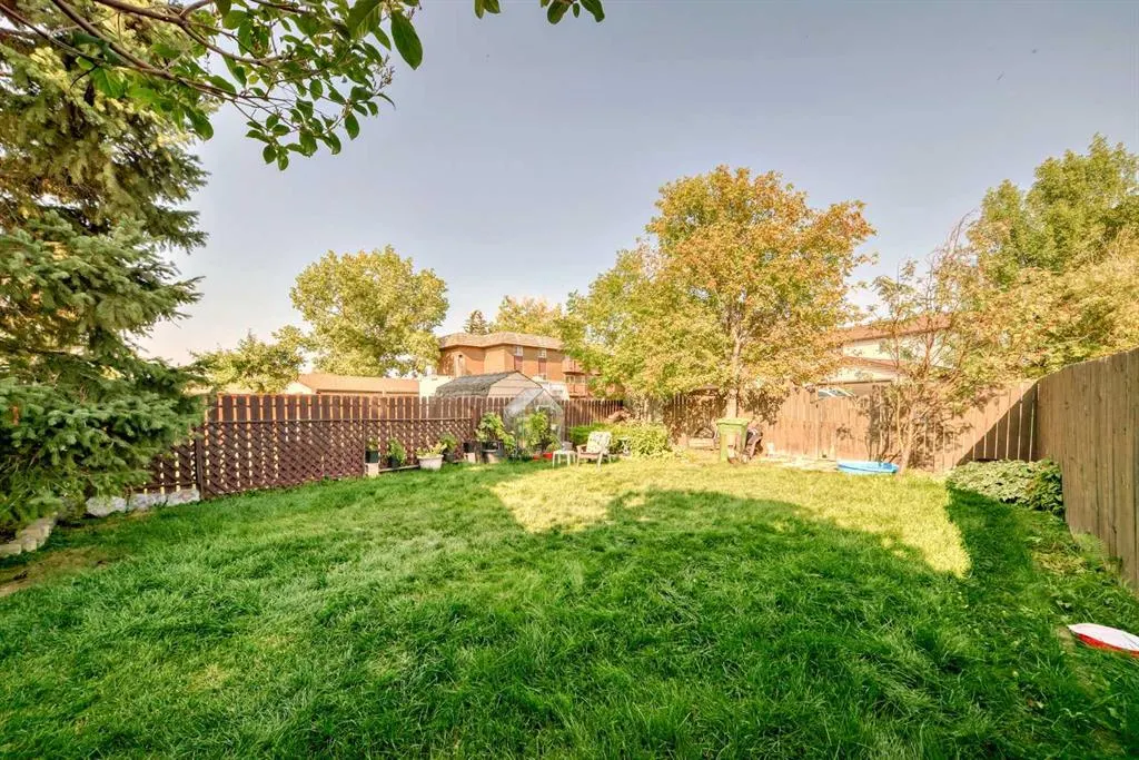 244 Flett Drive NE
