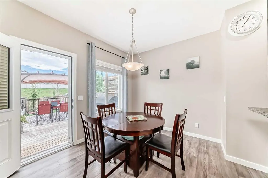 180 Kinlea Link NW