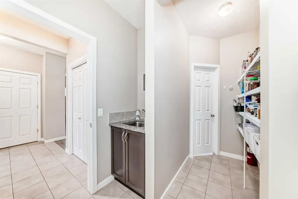 180 Kinlea Link NW