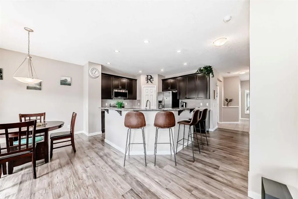 180 Kinlea Link NW