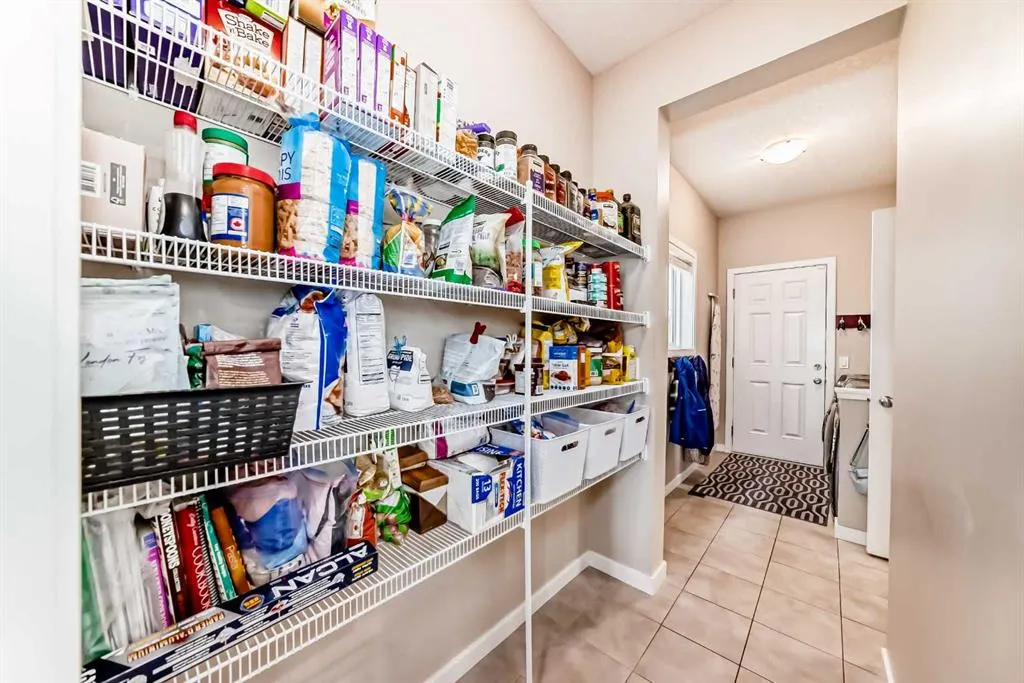 180 Kinlea Link NW