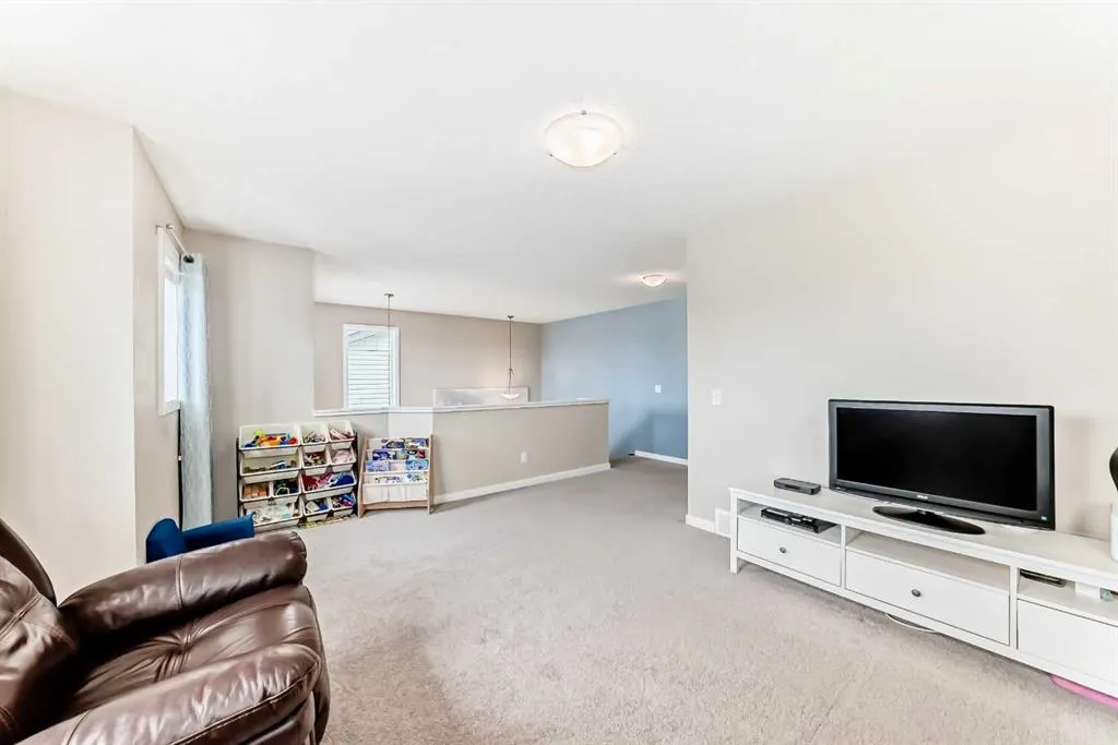 180 Kinlea Link NW