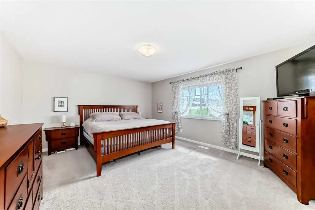 180 Kinlea Link NW