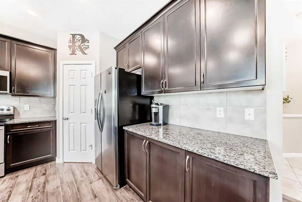 180 Kinlea Link NW