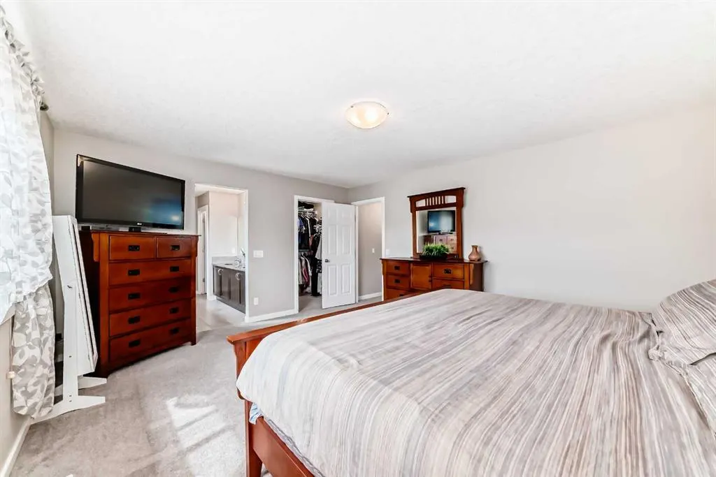 180 Kinlea Link NW