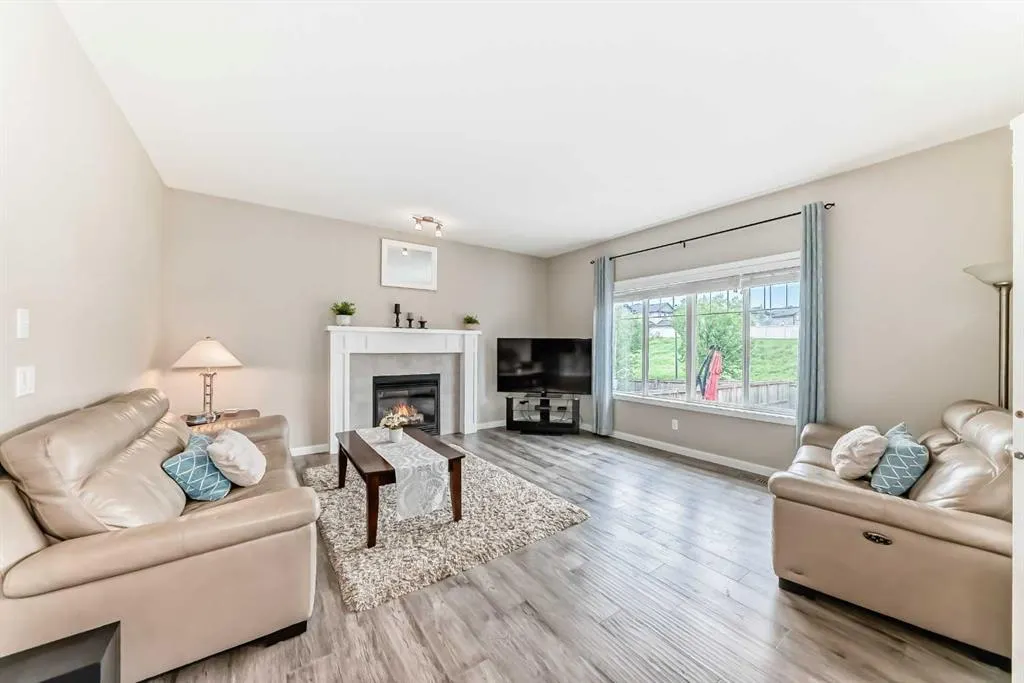 180 Kinlea Link NW