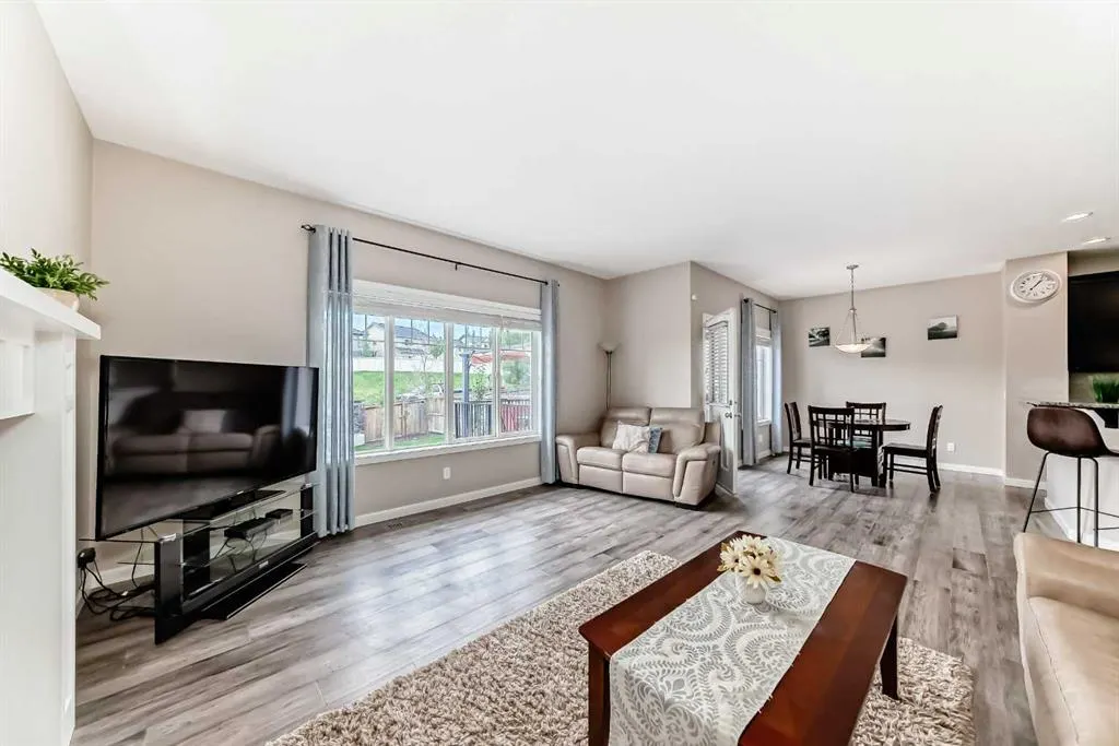 180 Kinlea Link NW