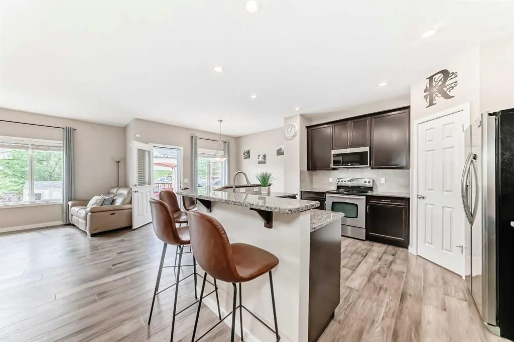 180 Kinlea Link NW
