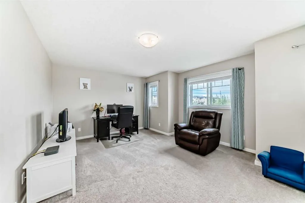 180 Kinlea Link NW
