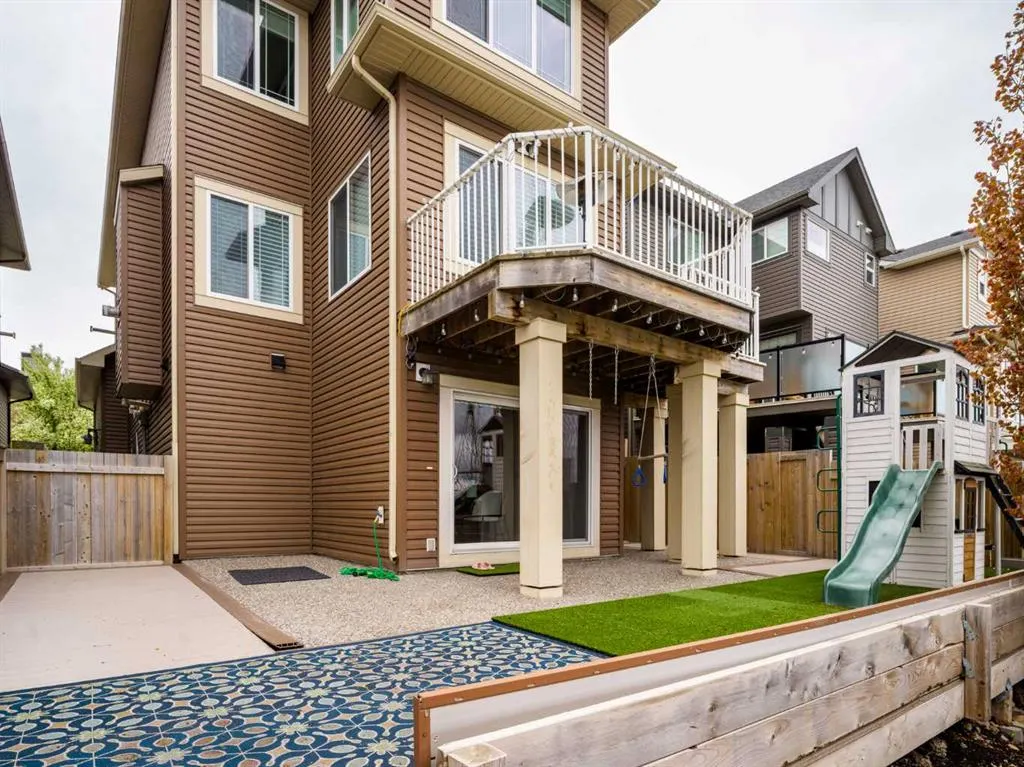133 Cougar Ridge Close SW