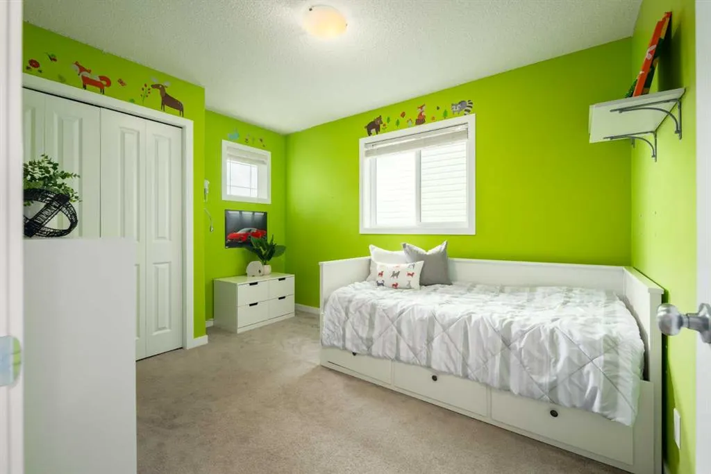 133 Cougar Ridge Close SW